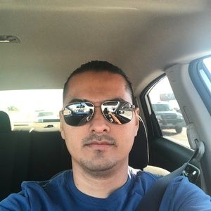 Meet your Posher, Moises